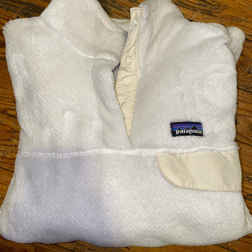 White & Cream Patagonia Fleece Pullover